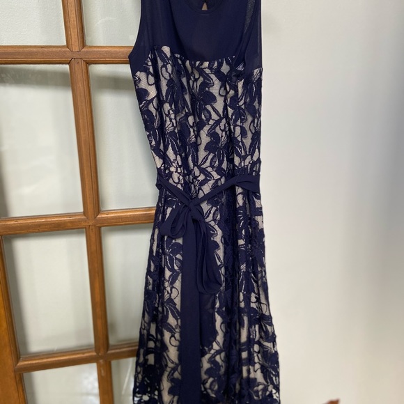 Dress - Picture 1 of 7